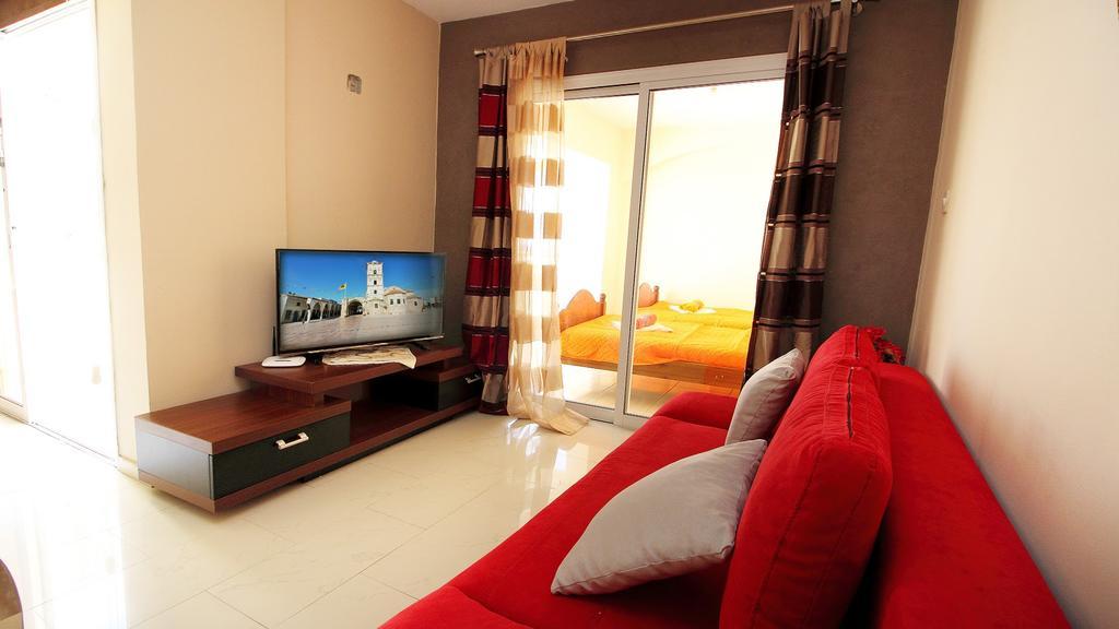 Panikos Beach Apartment I Larnaca Exteriér fotografie