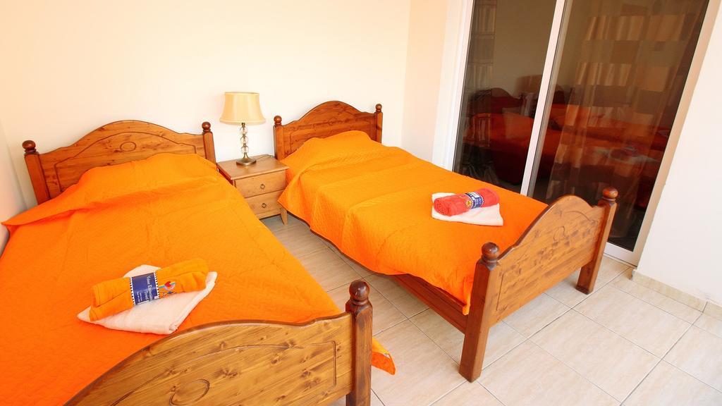 Panikos Beach Apartment I Larnaca Exteriér fotografie
