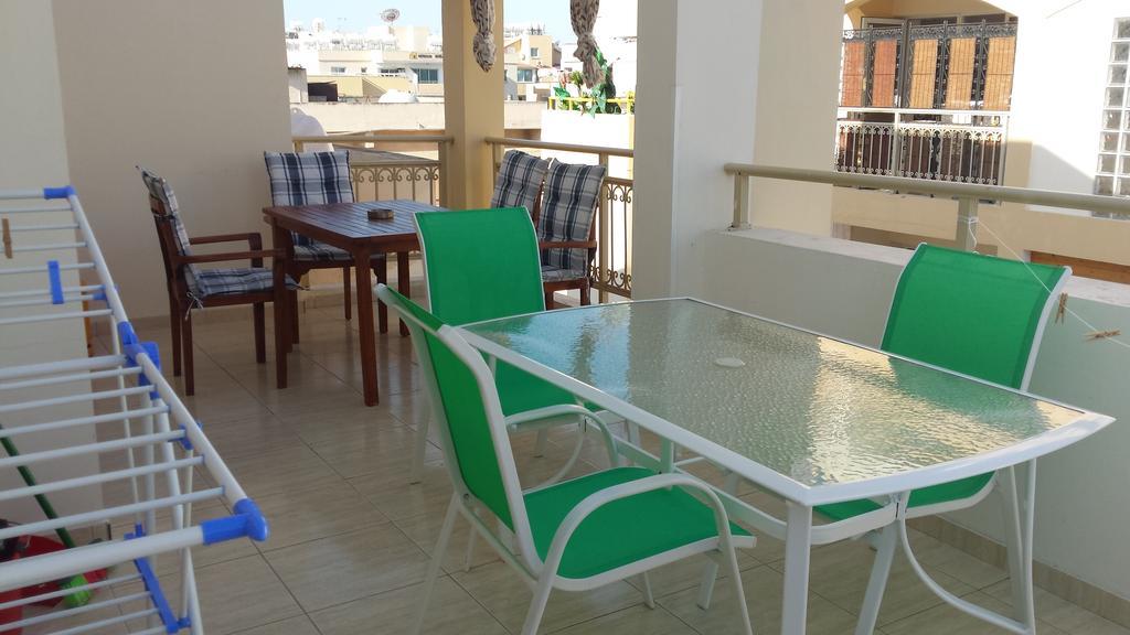 Panikos Beach Apartment I Larnaca Exteriér fotografie